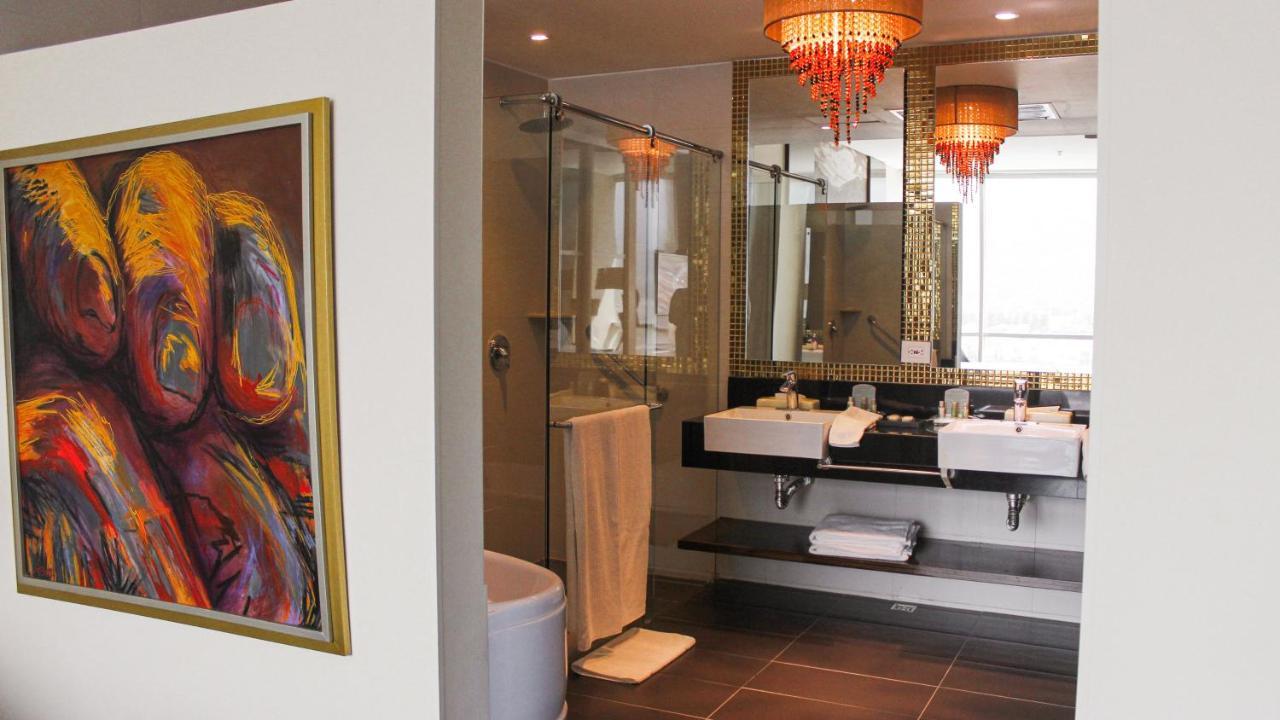 Holiday Inn Bucaramanga Cacique By Ihg Exterior photo Bathroom