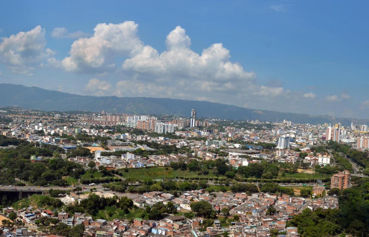 Holiday Inn Bucaramanga Cacique By Ihg Exterior photo Santiago skyline