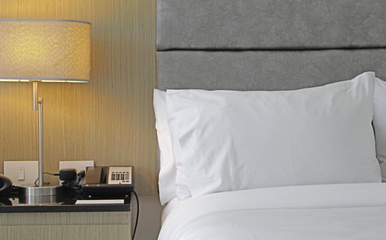 Holiday Inn Bucaramanga Cacique By Ihg Exterior photo A pillow