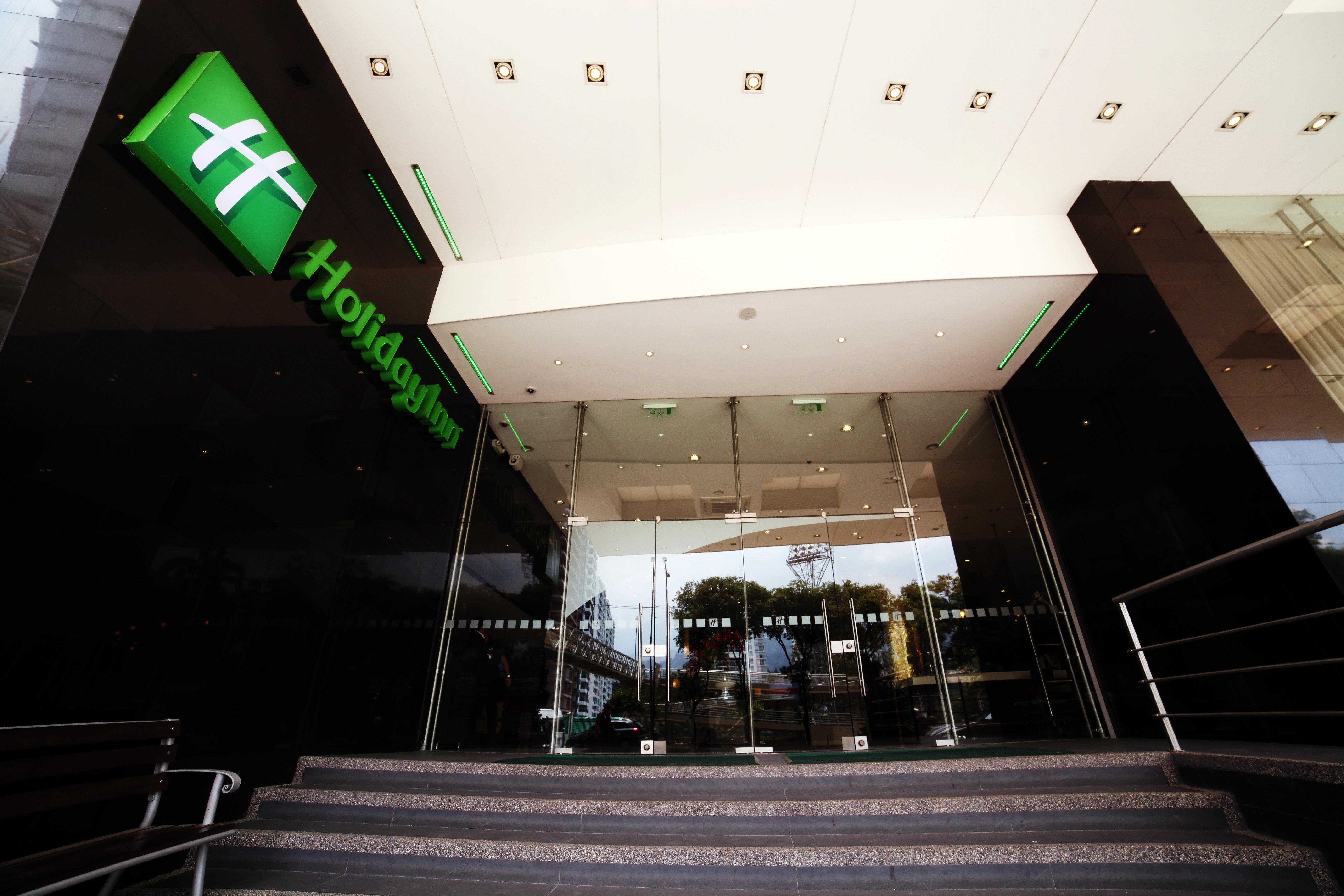 Holiday Inn Bucaramanga Cacique By Ihg Exterior photo Holiday Inn Express, Madrid