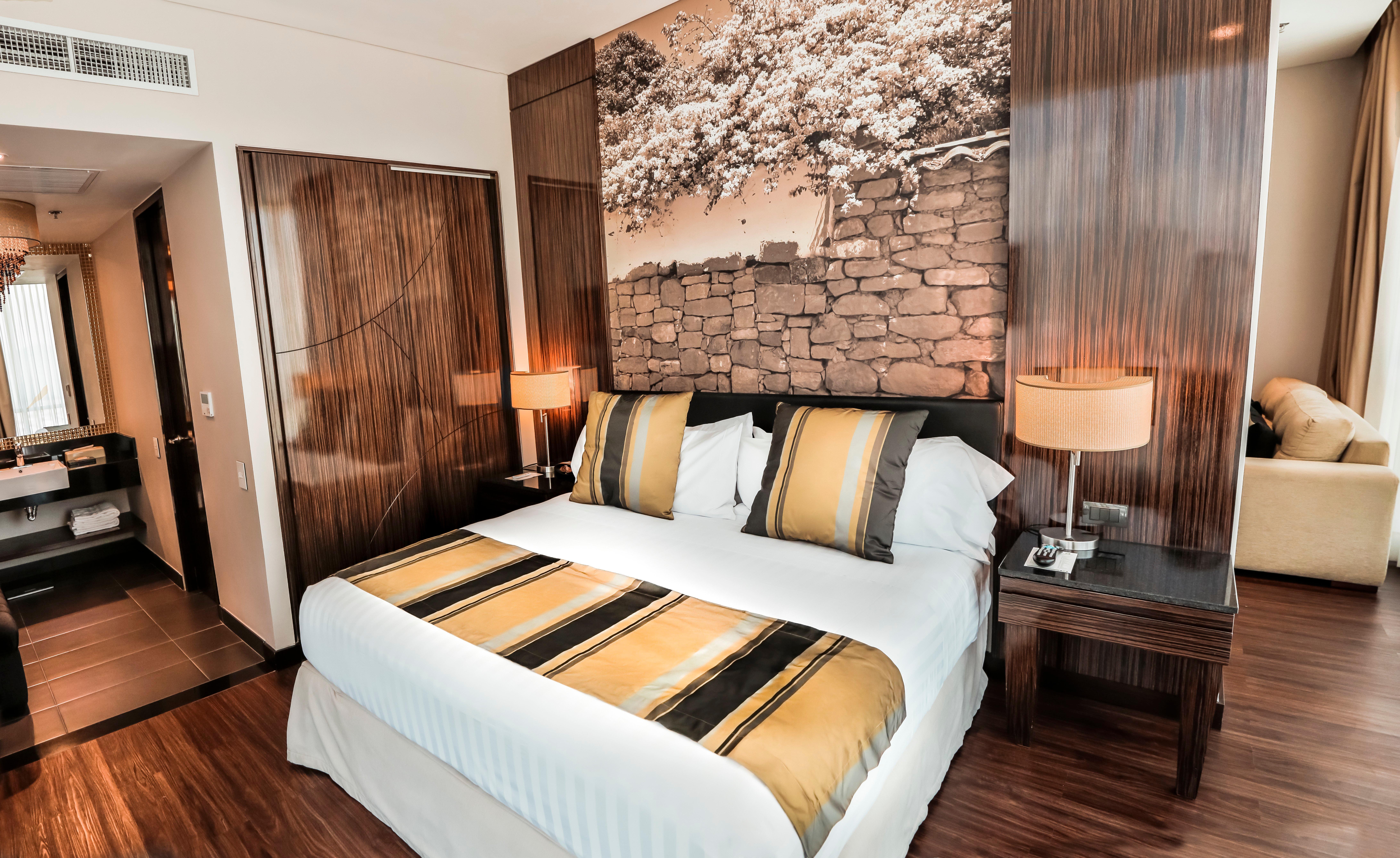 Holiday Inn Bucaramanga Cacique By Ihg Exterior photo A bedroom at the hotel