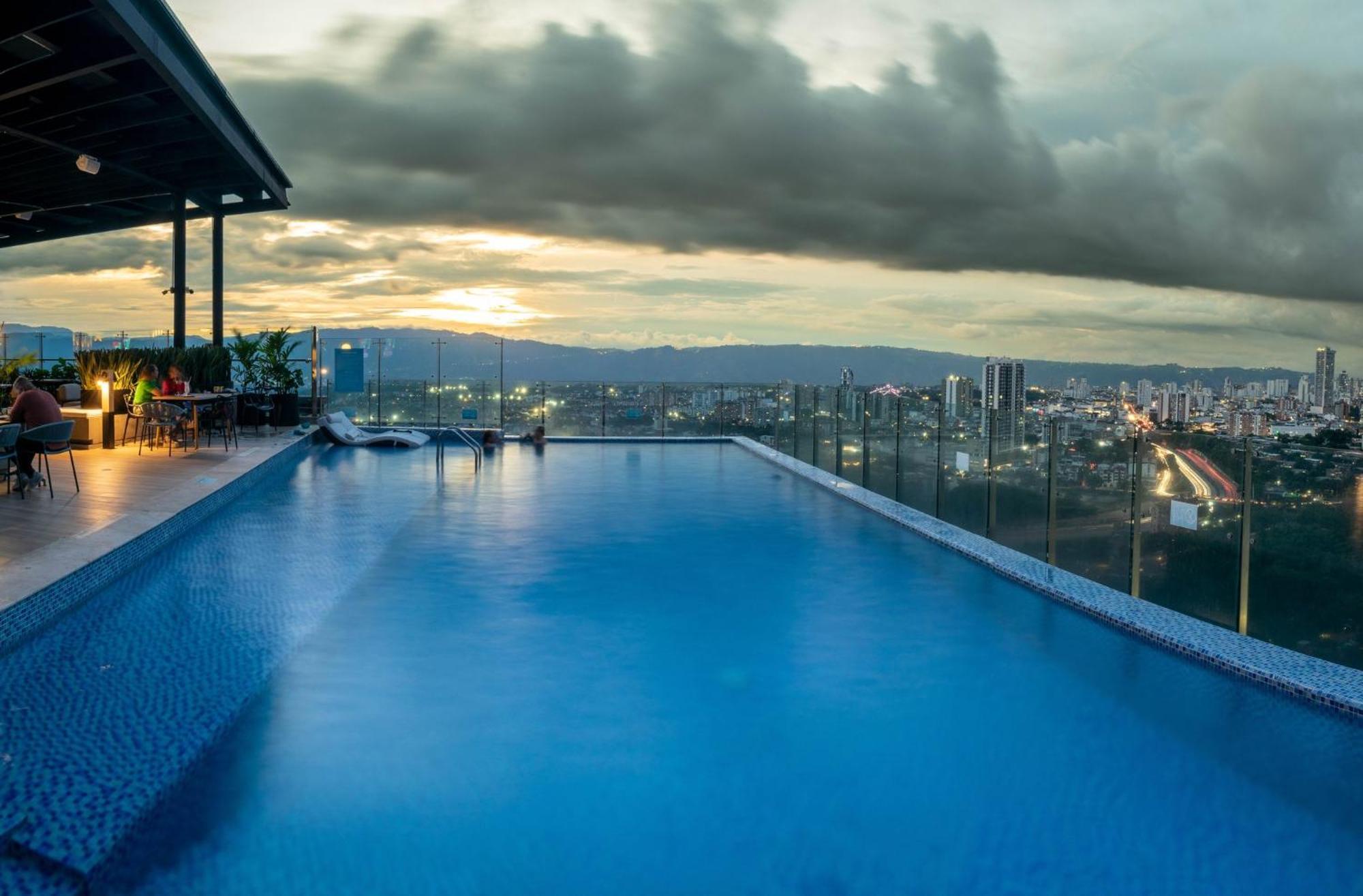 Holiday Inn Bucaramanga Cacique By Ihg Exterior photo Infinity pool at the top of the building