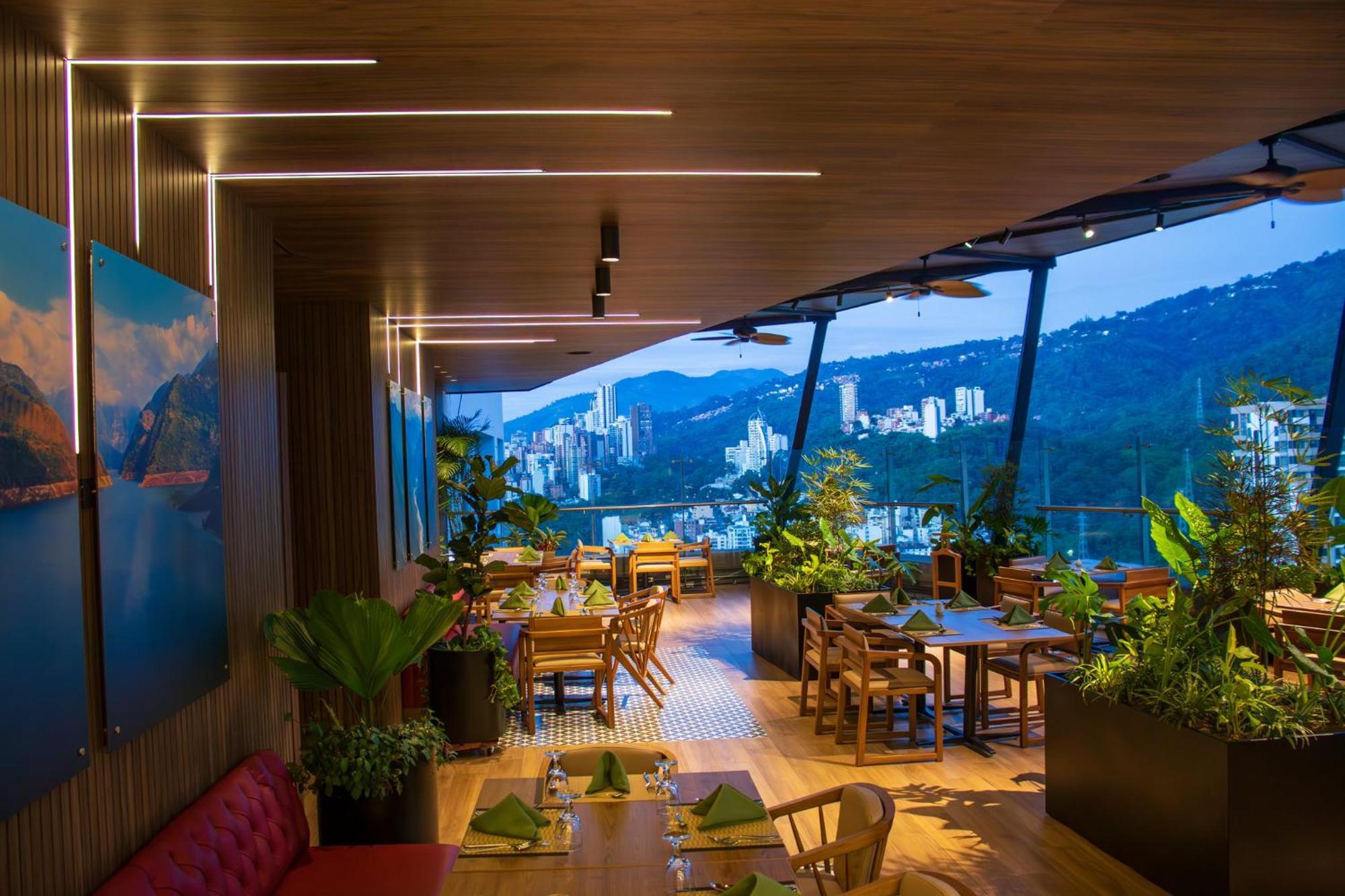 Holiday Inn Bucaramanga Cacique By Ihg Exterior photo The Peak Galleria