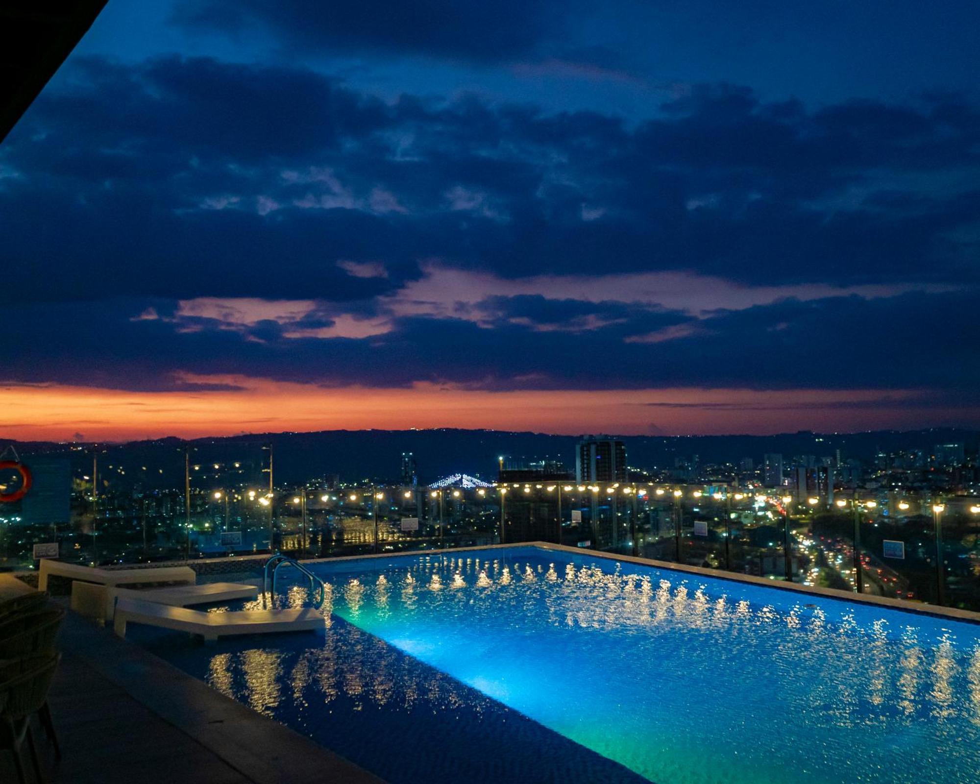 Holiday Inn Bucaramanga Cacique By Ihg Exterior photo View of the city from the hotel