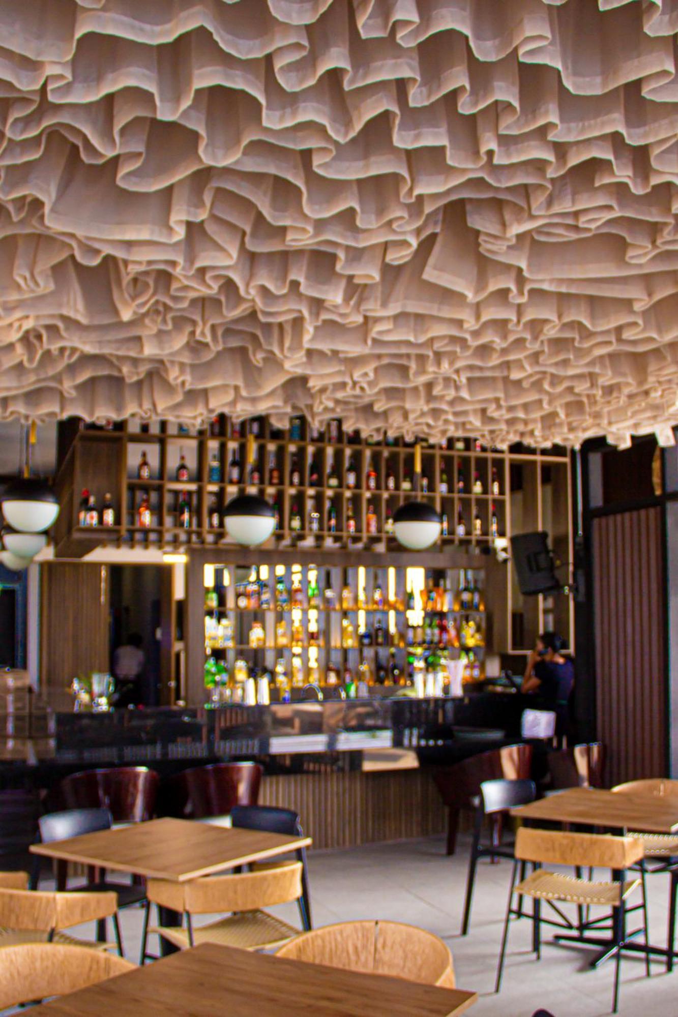 Holiday Inn Bucaramanga Cacique By Ihg Exterior photo The bar at the 101 bar
