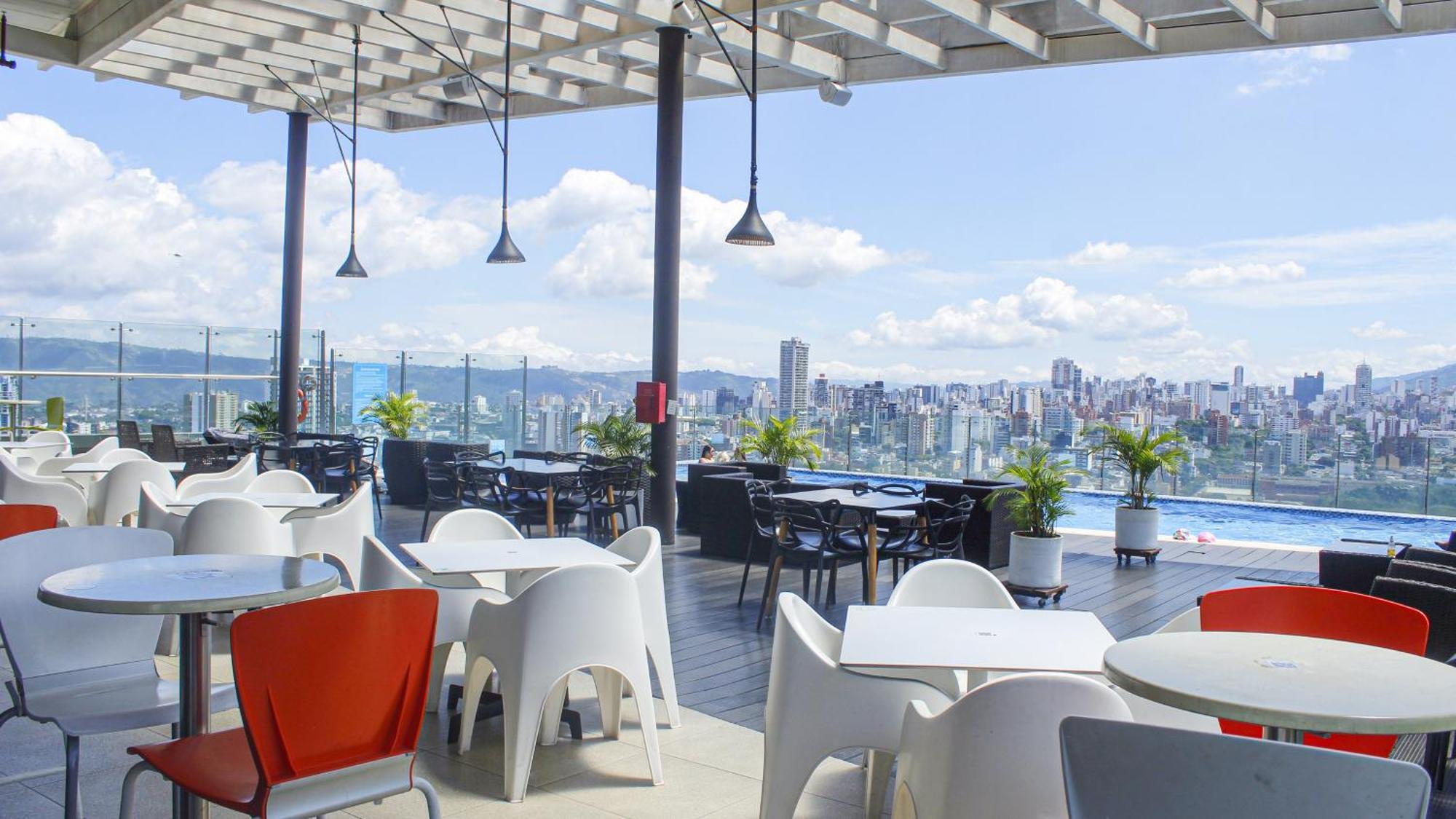 Holiday Inn Bucaramanga Cacique By Ihg Exterior photo Skyline