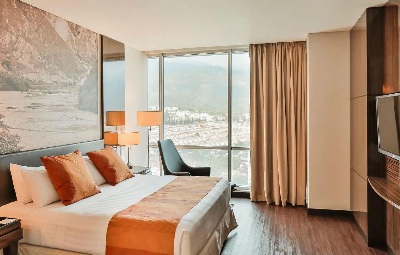Holiday Inn Bucaramanga Cacique By Ihg Exterior photo A bedroom at the hotel
